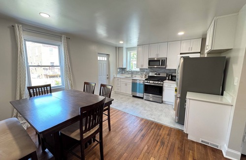 Washington House | Great COZY Entire House in DC with Easy Parking