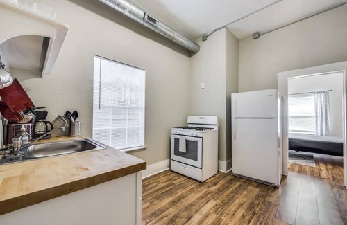 Midtown Apartment | *Great Downtown, Riverwalk & Pearl 2 Bedroom!*