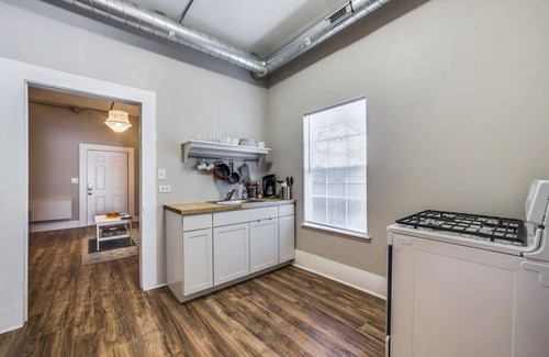 Midtown Apartment | *Great Downtown, Riverwalk & Pearl 2 Bedroom!*
