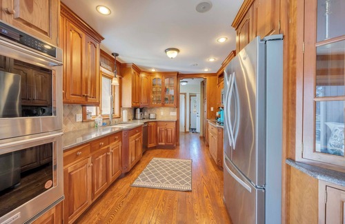 Blakeslee House | Great Escape: Private 2 Acres, Pool Table, Air Hockey, Shuffleboard, Ping Pong