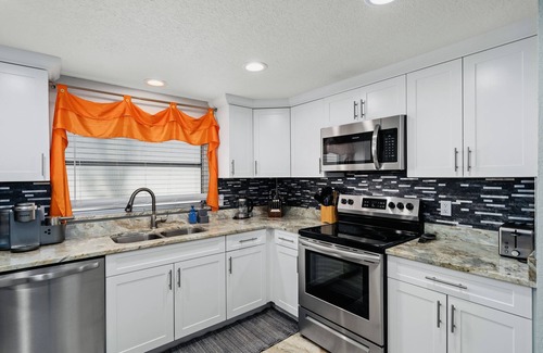 Regency Park House | 🌴 Great escape with private heated pool LOOK INSIDE