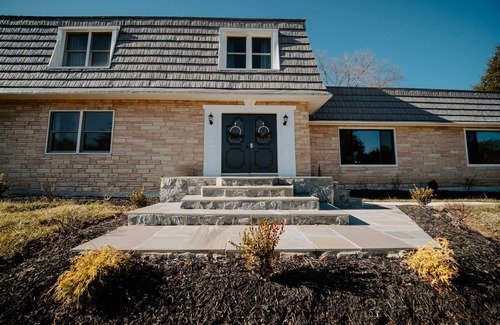 Great Falls House | Great Falls Luxe Haven: 5BR/3BA Modern Oasis!