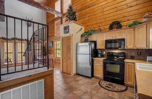 Branson Theater District Cabin | Great Family Cedar Cabin with Fireplace & Screened Deck just Minutes from Shows!