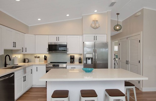 Marathon House | GREAT FAMILY VACATION HOME~Canal-Private Pool~ Dock, Bait Freezer & ICE MACH~