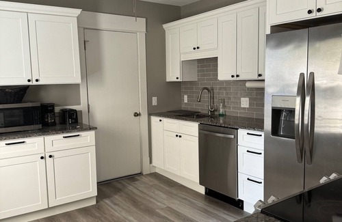 Springfield Apartment | Great First Floor Apartment close to many local attractions!