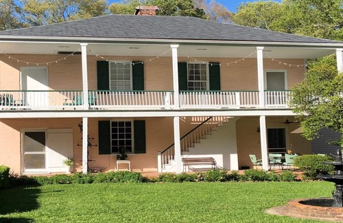 Natchez House | Great for a family or girlfriends getaway! 10 minutes from downtown Natchez