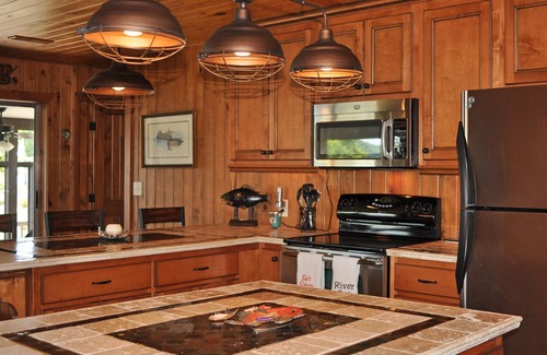 Guntersville Cabin | Great for fishing and convenient to golfing!