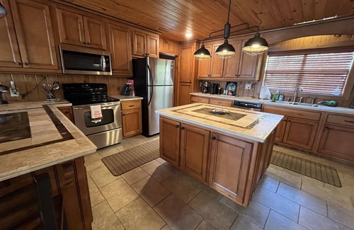 Guntersville Cabin | Great for fishing and convenient to golfing!