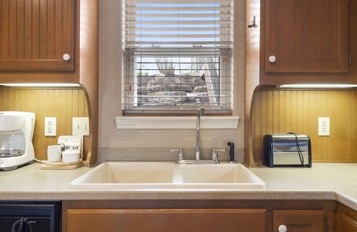 Branson West Condo | Great for Friends! Connecting Golf Condo and Suite near Silver Dollar City