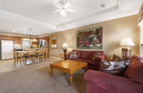 Branson West Condo | Great for Friends! Connecting Golf Condo and Suite near Silver Dollar City