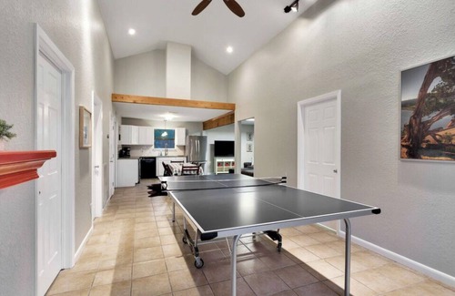Dripping Springs House | Great for Large Groups w/Private Pool, Fire Pit & Tennis Court– Secluded Retreat