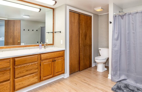 Ames House | Great for large gatherings. Quick walk to Jack Trice Stadium!