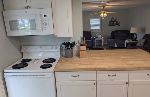Lakeview Cottage | Great Front Porch with 3 Bedrooms and King Bed