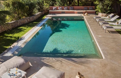 Kaligata Villa | Great gardens, close to shops and tavernas.