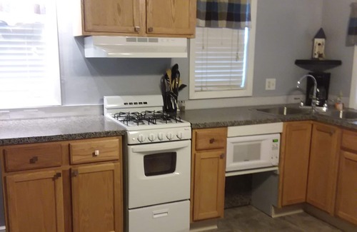 Warsaw Cottage | Great Get-a-way/sleeps 4