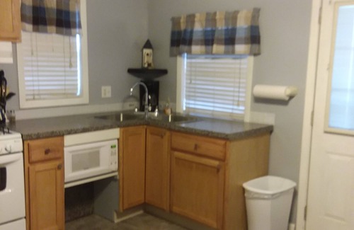 Warsaw Cottage | Great Get-a-way/sleeps 4