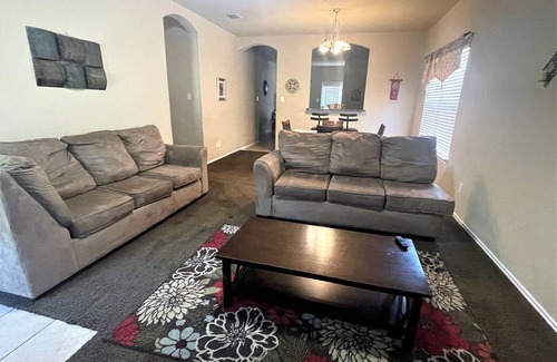 San Antonio House | Great Home Near Riverwalk and Seaworld!