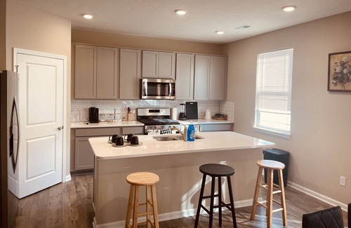 Camby House | Great Home, spacious and in a quiet neighborhood, public park and swimming pool