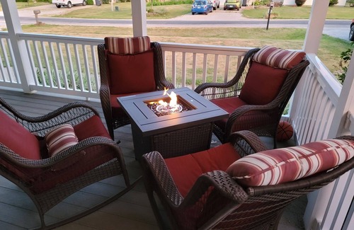 Murdock House | Great home to unwind 15 minutes from Champaign Urbana and University of Illinois