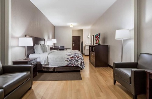 Council Bluffs Hotel | Great Hotel For The Price & Close To The Old Market! On-site Pool, Pet-Friendly!