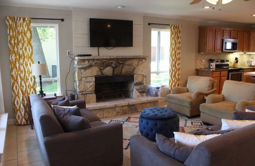 Seven Points House | Great House on Lake with Swimming, Fishing and Boating
