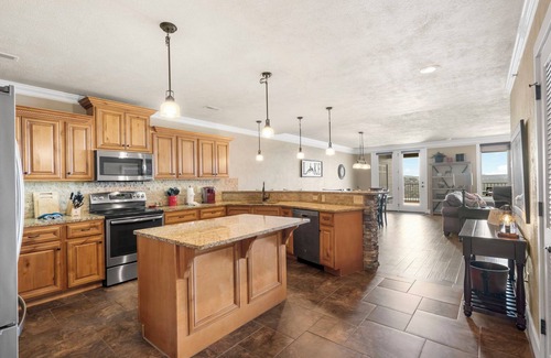 Indian Point Condo | Great Lake Views in Spacious Luxury Condo at Treehouse 1402! Free Tickets to Branson Attractions!