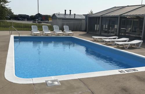 Mackinaw City Hotel | Great Lakes Inn Mackinaw City