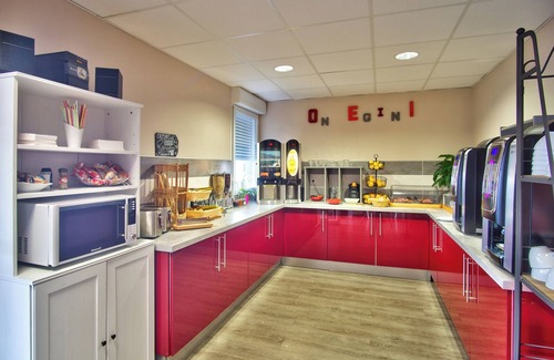 Mouguerre Hotel | Great Locale in Biarritz! Free Parking, Near Remparts de Mousserolles