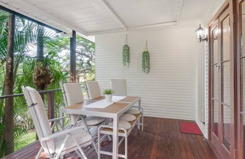 Holland Park West House | Great Location Cute Family Home, beautiful nature