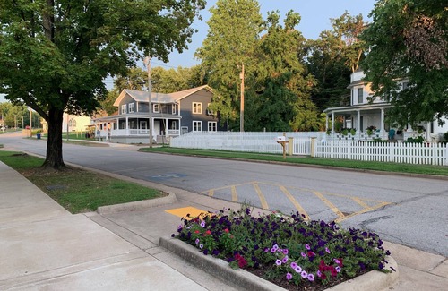 Siloam Springs House | Great Location-2 Queen Bedroom+Twin Loft Sleeps 5