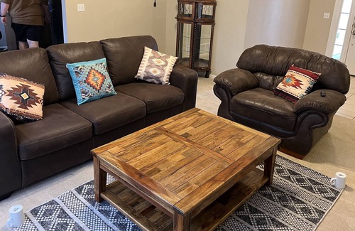 Columbia House | Great location-5 miles to downtown-6 miles to Faurot Field