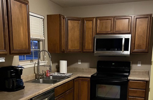 Columbia House | Great location-5 miles to downtown-6 miles to Faurot Field
