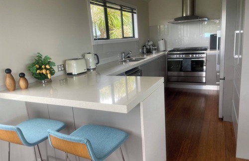 Rothesay Bay House | Great location by the Beach on North Shore