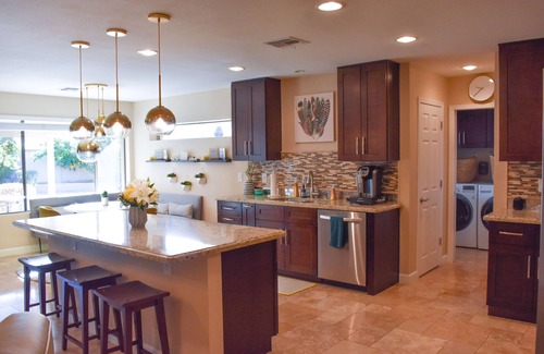 Paradise Valley Village House | GREAT LOCATION! Clean property with spa and pool table. Pet Friendly!