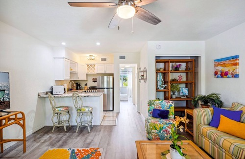 Gulfport Condo | Great Location~ Close to Beach~ Pet Friendly~ 1BR Beach Quarters #8