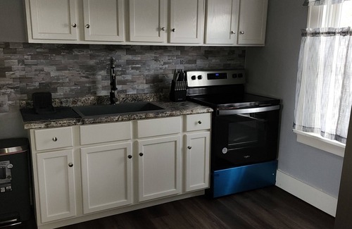 Omaha Apartment | Great location Close to downtown, interstate, zoo, UNO, UNMC, Shopping and more.