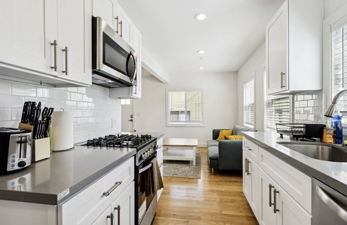 South Berkeley Apartment | Great Location! Comfy 3 beds! nr UCB/Freeway/Bart