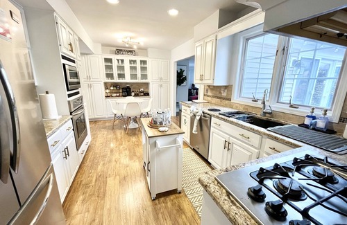 Wasco House | Great location-family friendly-Kids playroom-Spacious