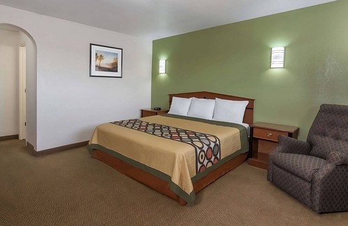 Austin Ave. House | Great location in Knights Inn Franklin Ave Waco, Parking