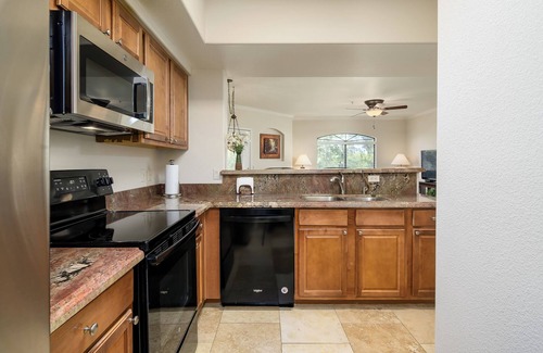 North Scottsdale Condo | Great Location in North Scottsdale w/tons of amenities!