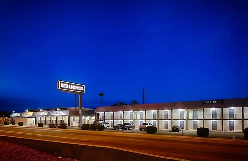Downtown Tucson Hotel | Great Location Near Reid Park Zoo, Onsite Free Parking, Outdoor Pool