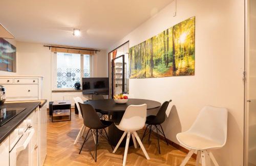 Kallio Apartment | Great location & transport connections with all amenities 1-8 people FREE CONTINENTAL BREAKFAST WIFI COFFEE &TEA