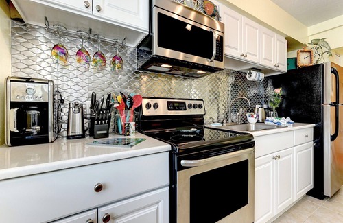 Bradenton Beach Condo | * GREAT LOCATION 3 BLKS TO BEACH! Anna Maria Island
