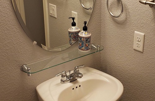 Northgate House | Great location! 5 bed 3.5 bath 3,200 square feet - One of the best deals in town