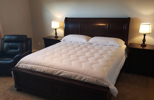 Northgate House | Great location! 5 bed 3.5 bath 3,200 square feet - One of the best deals in town