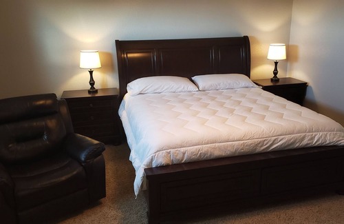 Northgate House | Great location! 5 bed 3.5 bath 3,200 square feet - One of the best deals in town