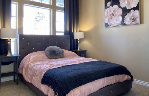 Sunset Heights House | Great Location!*Views!*Family Friendly!*Near Universities!