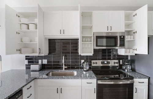 McNeil Apartment | Great Lost Plains 1BR w/Parking, Gym, Pool & W/D, by Blueground
