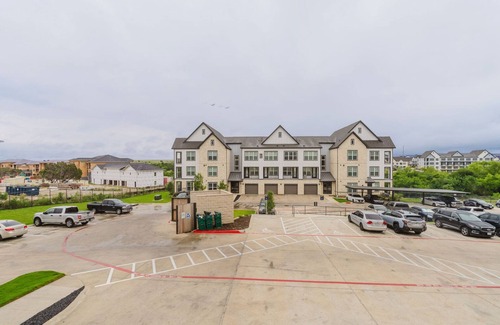 McNeil Apartment | Great Lost Plains 1BR w/Parking, Gym, Pool & W/D, by Blueground