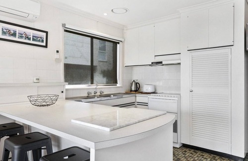 Lorne Apartment | Great Ocean View - Views With A Great Location